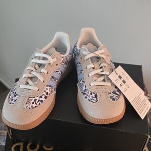 Kids Beige Floral Casual Sneakers - Brand:
